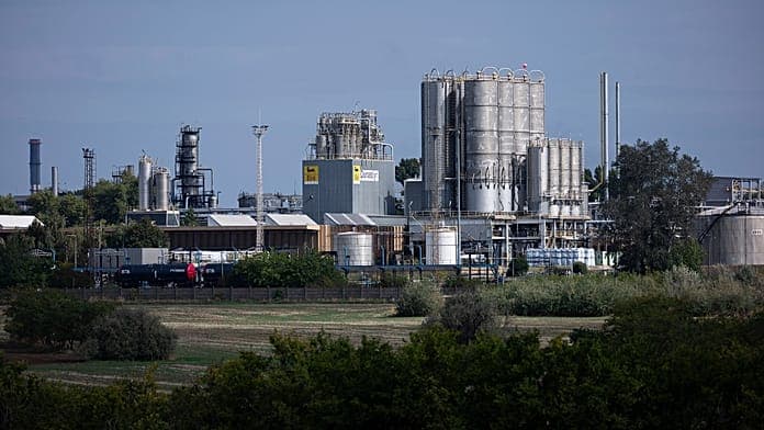 European Commission delays proposal to ban Russian oil imports amid market tensions European Commission delays proposal to ban Russian oil imports amid market tensions