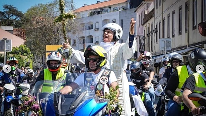 Hundreds of bikers join procession in Sintra for Easter celebrations Hundreds of bikers join procession in Sintra for Easter celebrations