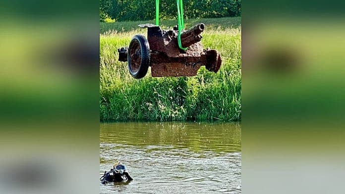 Germany recovers Soviet Second World War gun from Neisse river Germany recovers Soviet Second World War gun from Neisse river