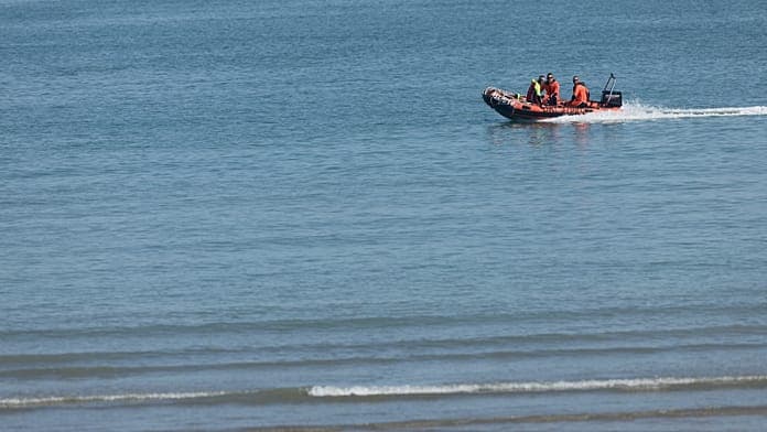 French and UK teams rescue 170 migrants crossing the Channel from France French and UK teams rescue 170 migrants crossing the Channel from France