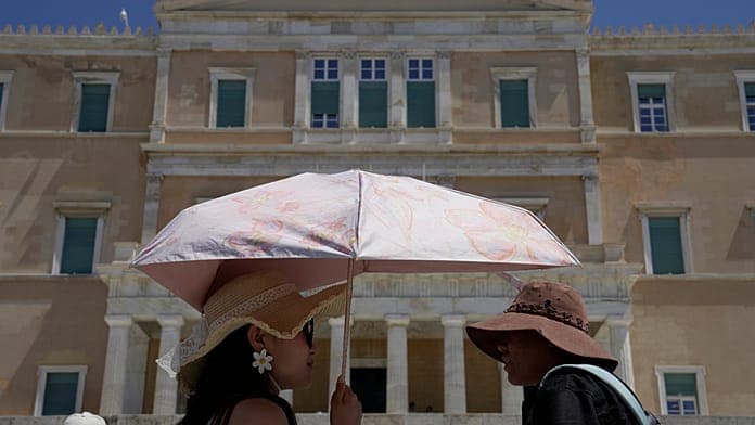 Tourists in Greece adopt sun safety measures amid rising heatwaves Tourists in Greece adopt sun safety measures amid rising heatwaves