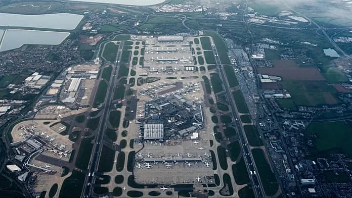 Technical glitch disrupts UK air traffic control, affecting 1,000 flights