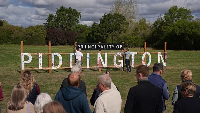 Piddington votes to secede from the UK in protest against asylum plans