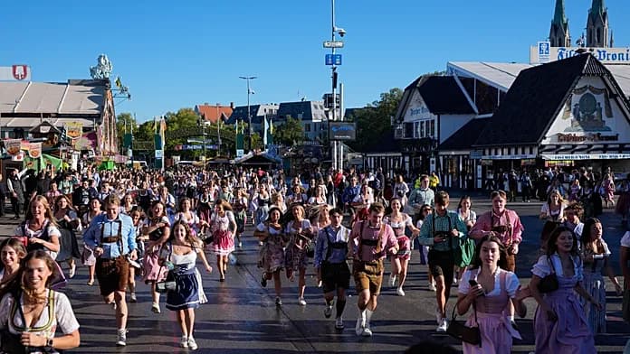 Munich implements crowd control measures ahead of Oktoberfest weekend Munich implements crowd control measures ahead of Oktoberfest weekend