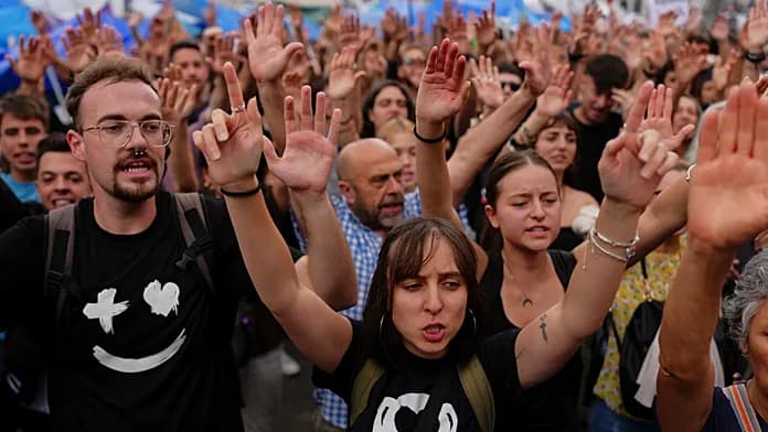 Pedro Sánchez considers calling early elections after housing decree defeat