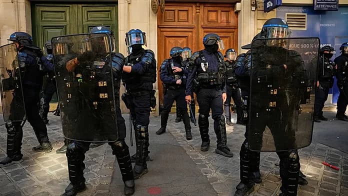 France suspends stun grenades at high school protests after serious injury France suspends stun grenades at high school protests after serious injury