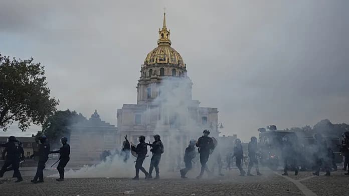 Protesters clash with riot police near Les Invalides in Paris Protesters clash with riot police near Les Invalides in Paris