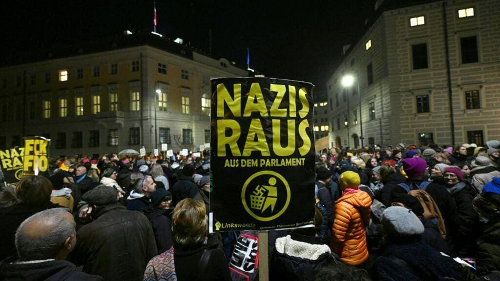 Protests against rising far right party draw tens of thousands in Austria