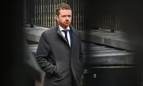 Starmer Faces Labour MPs After Chief of Staff Resignation Over Mandelson Row