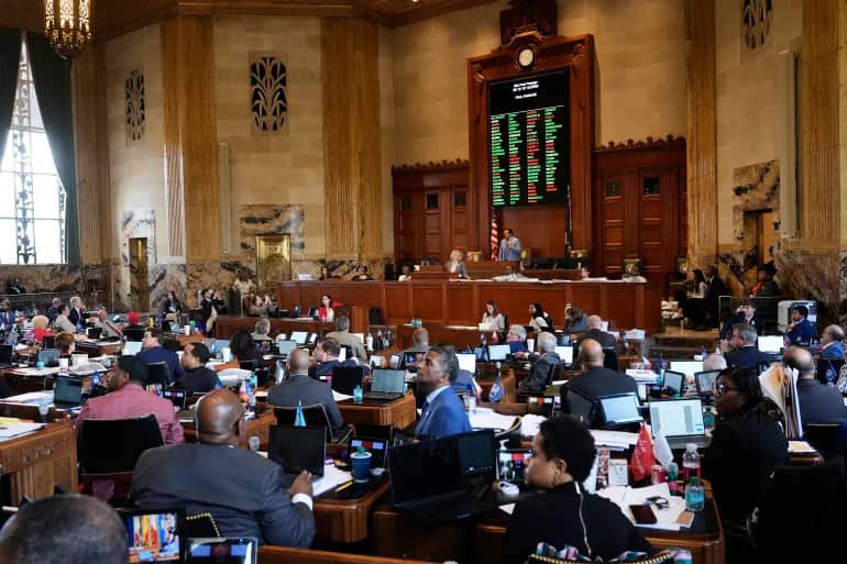 Louisiana lawmakers approve congressional map that favours Republicans