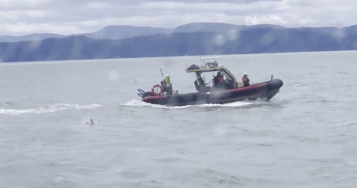 B.C. couple who rescued three from sinking boat urge wearing life-jackets B.C. couple who rescued three from sinking boat urge wearing life-jackets