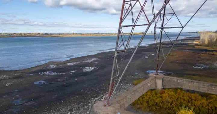 Quebec municipalities and environmentalists warn of risks to water reserves