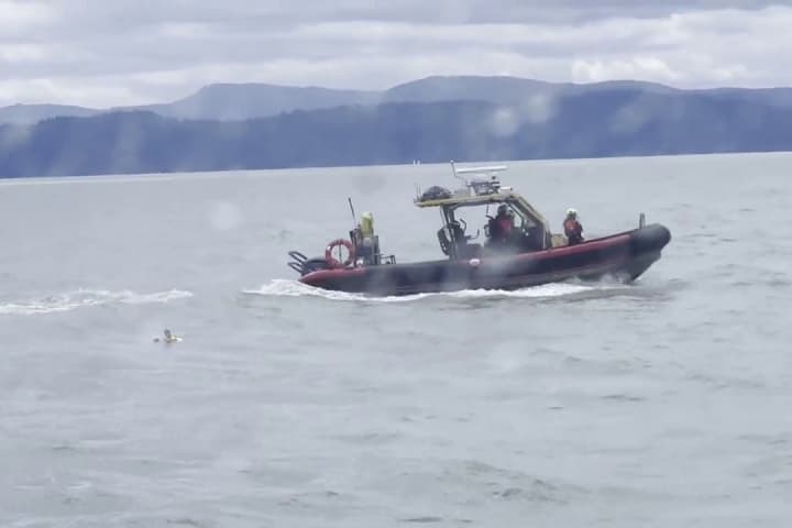 B.C. couple who rescued three from sinking boat urge wearing life-jackets