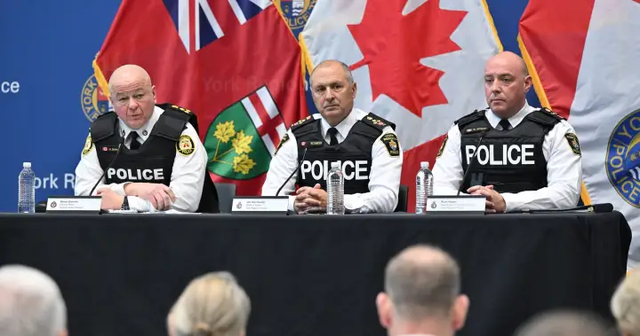 Toronto officer provided burner phones from lost property to accused colleague Toronto officer provided burner phones from lost property to accused colleague