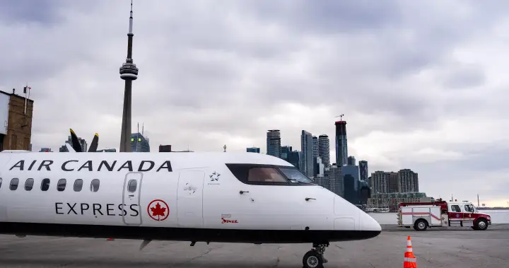 Federal government stops expansion of Billy Bishop Airport Federal government stops expansion of Billy Bishop Airport