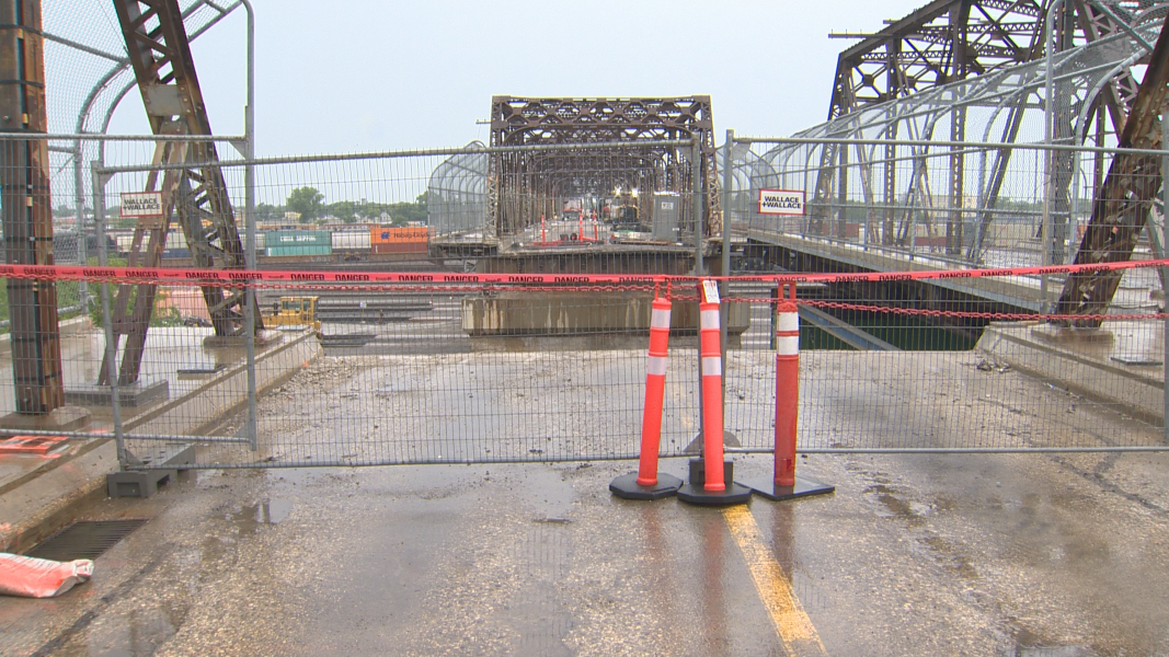 Arlington Bridge deconstruction begins, says Winnipeg mayor Arlington Bridge deconstruction begins, says Winnipeg mayor