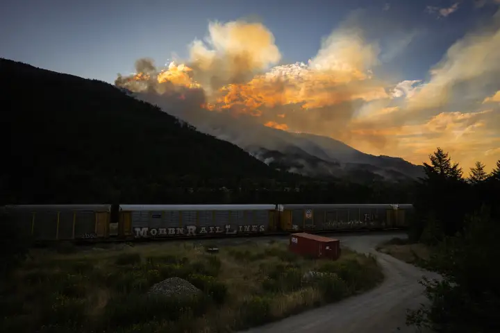 B.C. officials prepare for increased wildfire risk due to dry lightning