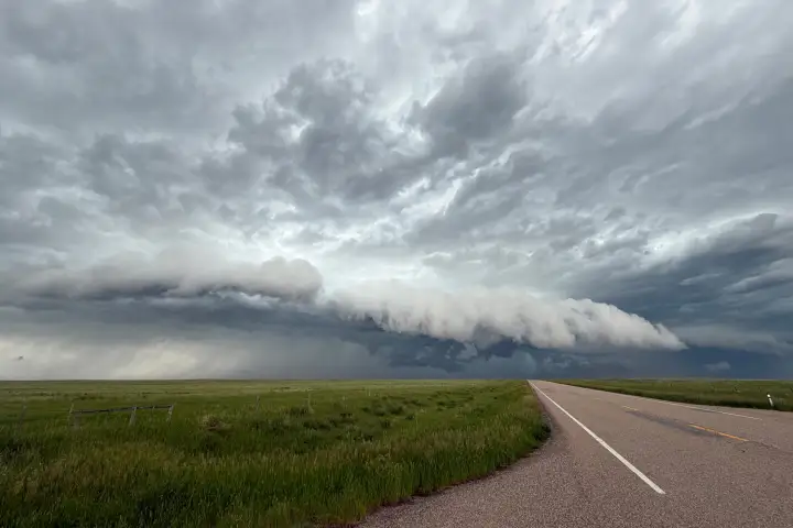 Tornado warning lifted for parts of Manitoba following severe thunderstorm