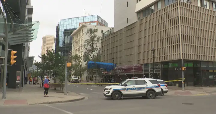Two people hospitalised after scaffolding falls in downtown Regina Two people hospitalised after scaffolding falls in downtown Regina