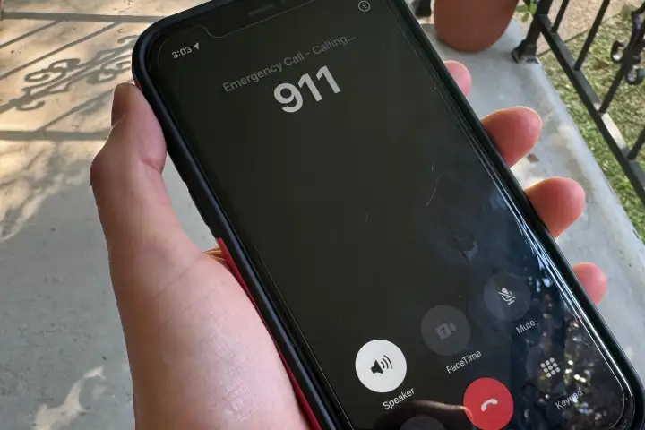 Multiple Canadian police forces experience 911 outages, some service restored