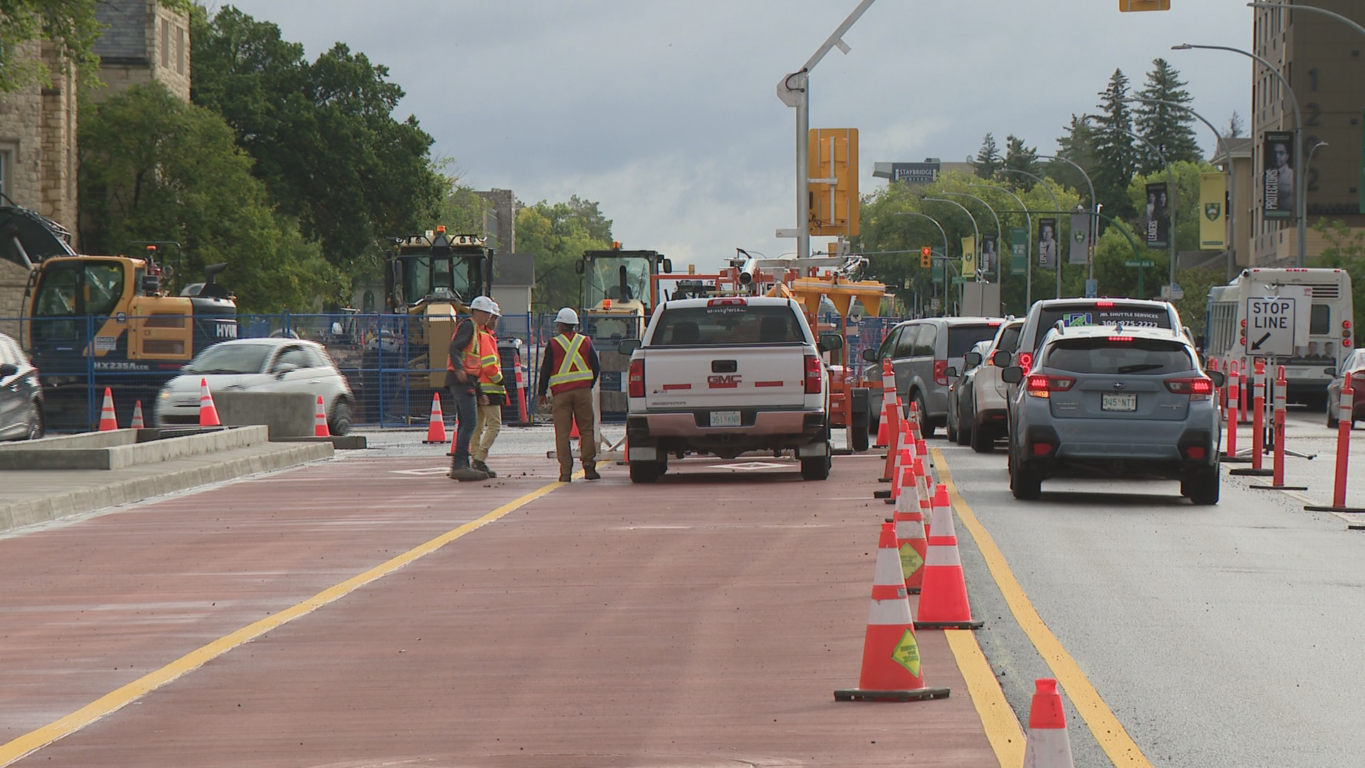 Construction on College Drive causes traffic delays for USask students and hospital staff