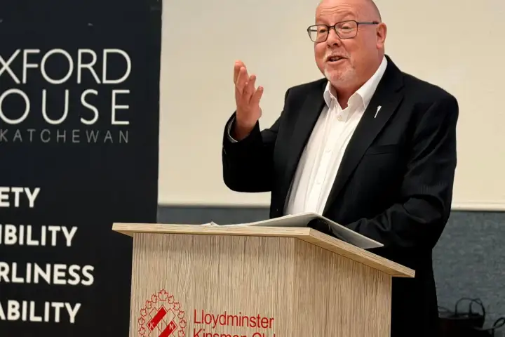 Policy expert criticises opposition for 'politicking' on Weedmark's flights