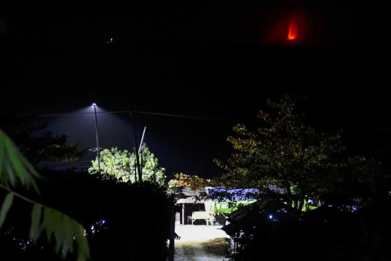 Flights suspended at Soekarno-Hatta International Airport due to Anak Krakatau eruption Flights suspended at Soekarno-Hatta International Airport due to Anak Krakatau eruption