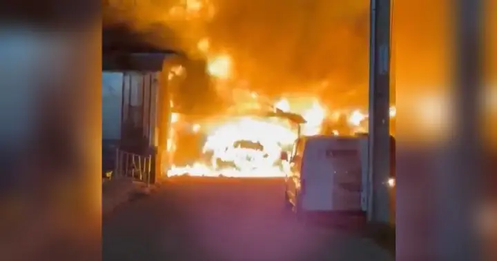 Man dies in Richmond Hill fire that engulfed multiple homes and vehicles Man dies in Richmond Hill fire that engulfed multiple homes and vehicles