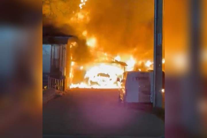 Man dies in Richmond Hill fire that engulfed multiple homes and vehicles