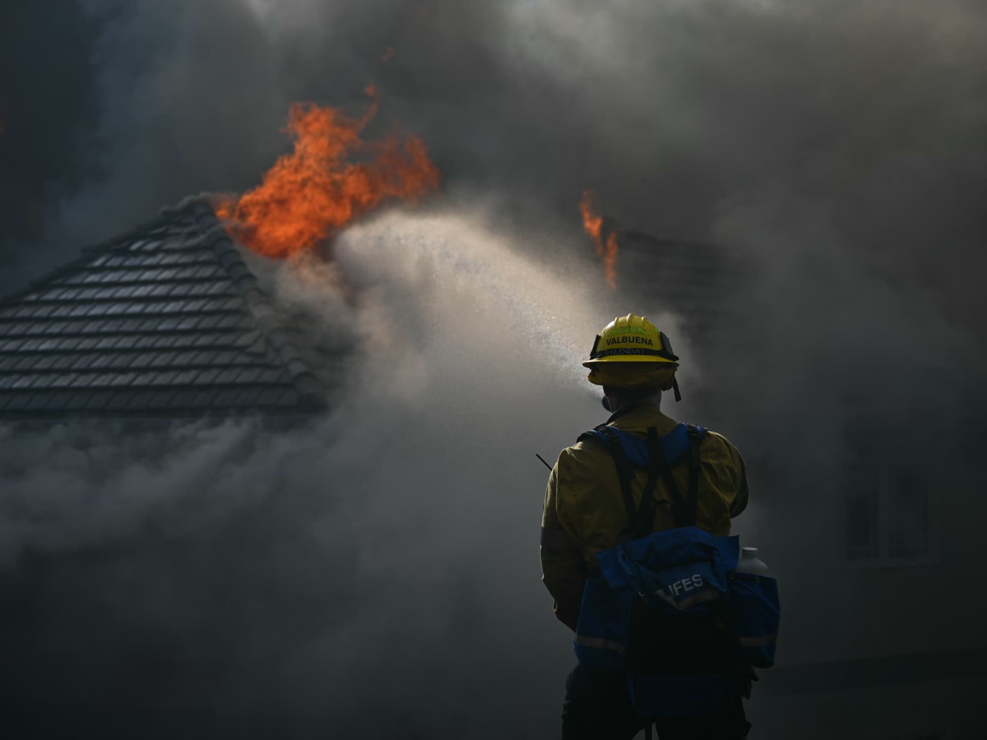 Southern California wildfire damages homes and forces evacuations in Orange County Southern California wildfire damages homes and forces evacuations in Orange County